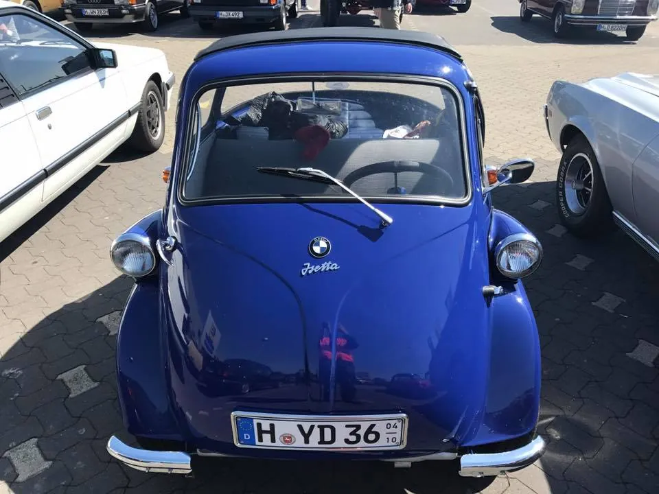 Blaue BMW Isetta