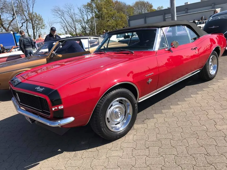 Roter Camaro