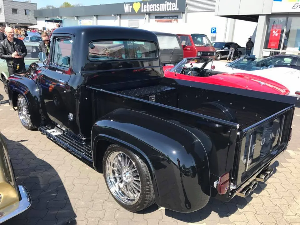 Schwarzer amerikanischer Pickup