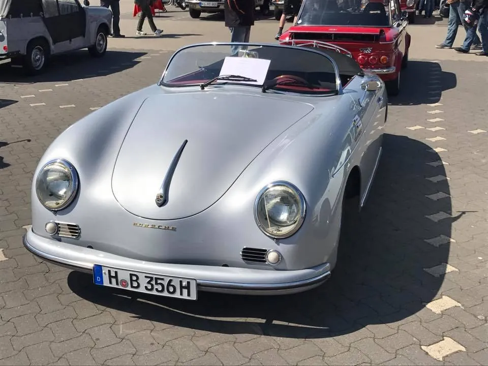 Silberner Porsche Speedster