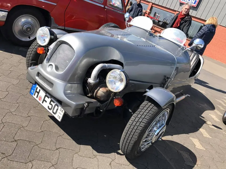 Grauer Roadster